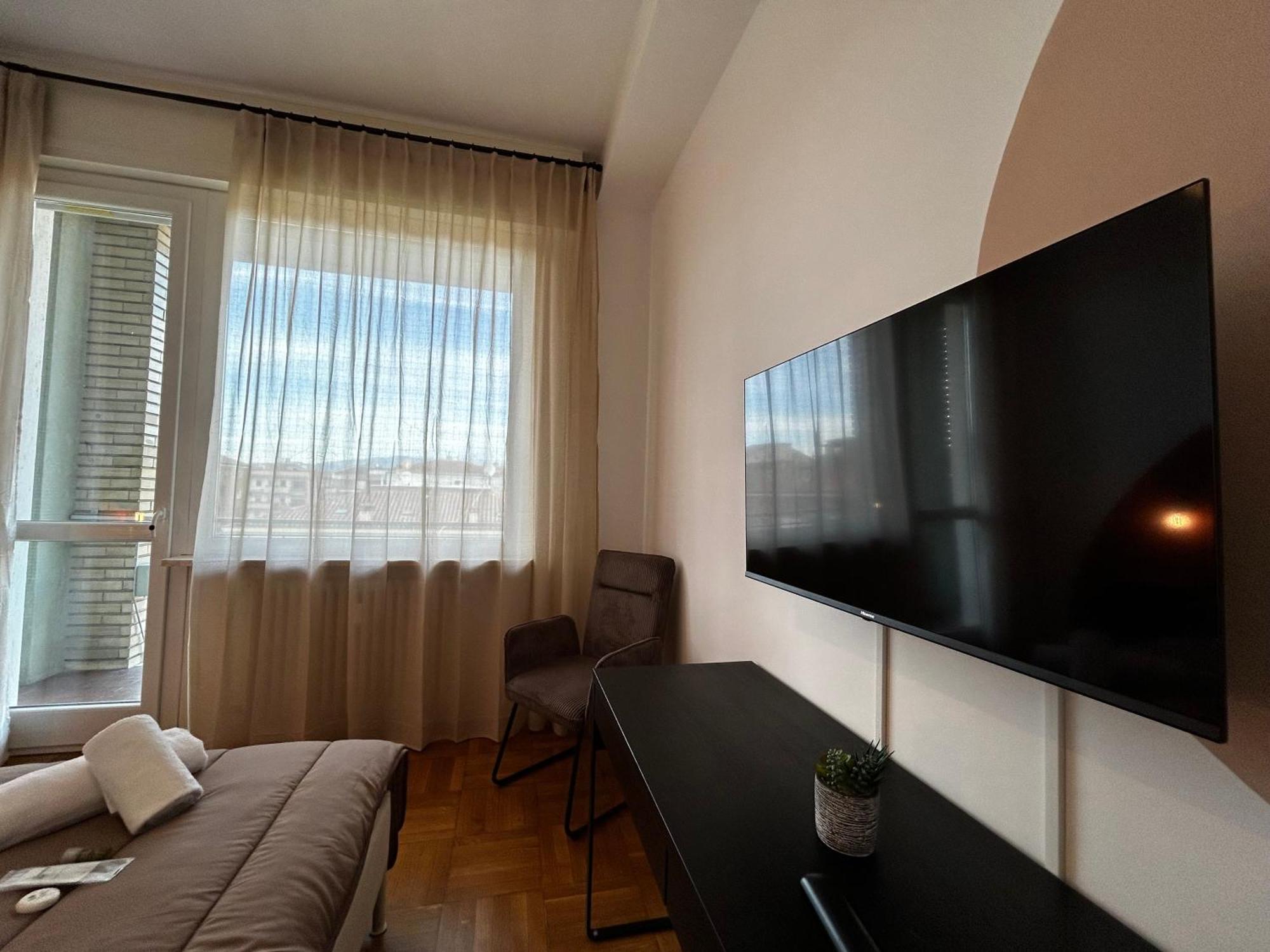 Big House-Private Parking-12" Walk From The Arena Apartamento Verona Exterior foto
